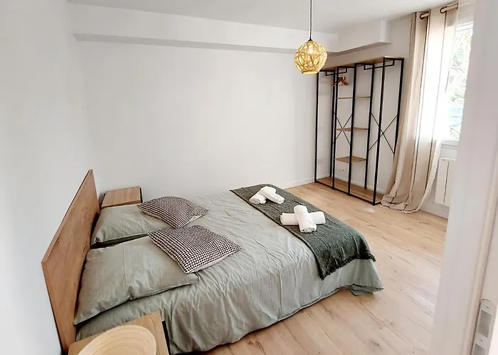 Tarbes Tres Beau T3 Avec Petite Terrasse Et Pkg דירה